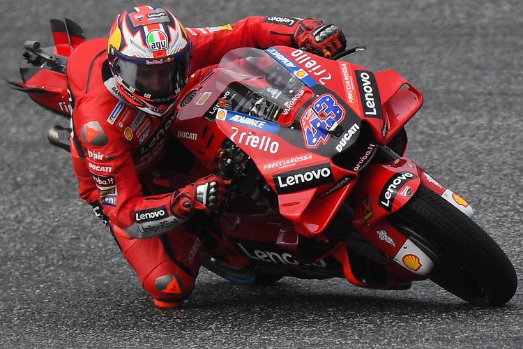 Jack Miller saat berlaga pada MotoGP Austria 2022. (Photo by VLADIMIR SIMICEK / AFP)