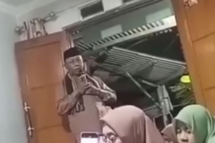Ustaz Ahmad Firdaus Meninggal Saat Ceramah di Depan Jemaah di Jaktim
