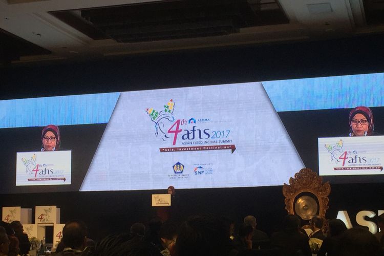 Wakil Ketua Dewan Komisioner OJK Nurhaida saat menyampaikan keynote speech pada kegiatan 4th Asian Fixed Income Summit (AFIS) 2017 di Nusa Dua, Bali, Kamis (7/9/2017).