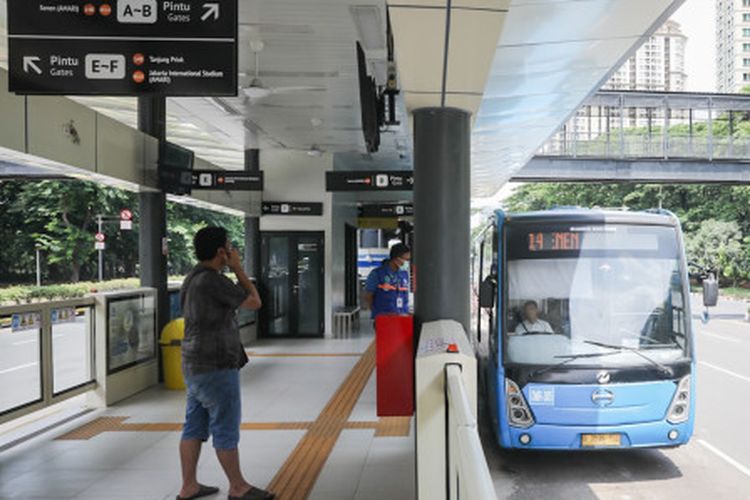 PT Transportasi Jakarta (Transjakarta) melakukan modifikasi rute koridor 14 (Senen - Jakarta International Stadium atau JIS) dan rute M14 (Senen - JIS) AMARI mulai Jumat (23/8/2024).