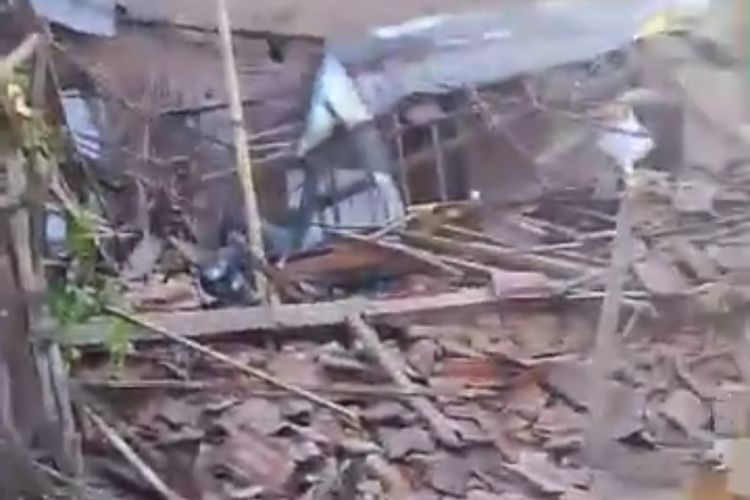 Gempa Banyuwangi Rusak Masjid dan Ratakan Rumah Warga