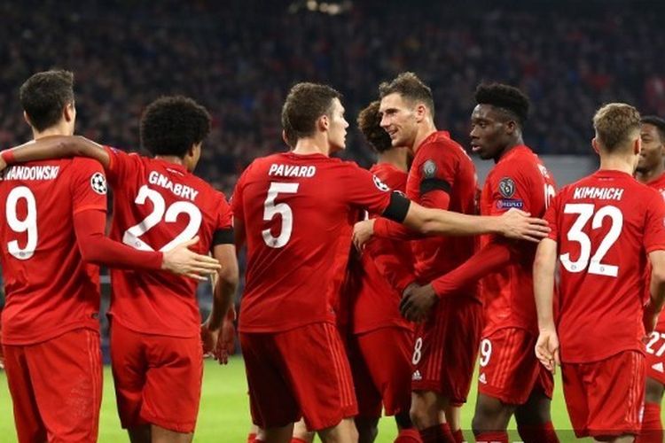 Para pemain Bayern Muenchen berselebrasi setelah memenangi laga versus Olimpiakos di matchday 4 Liga Champions, 7 November 2019.