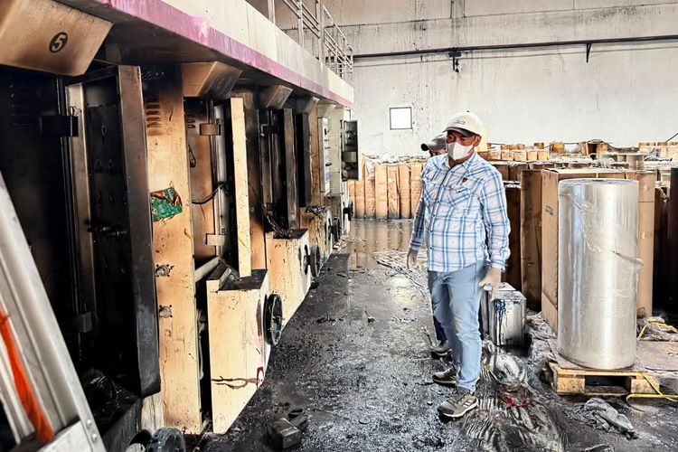 Kebakaran Pabrik Tas di Sidoarjo, Diduga Akibat Korsleting Mesin, Kerugian Rp 800 Juta