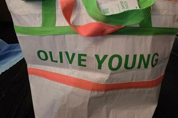Cuma Rp 38.000, Tas Terpal Ini Malah Jadi Oleh-oleh Favorit di Korea Selatan