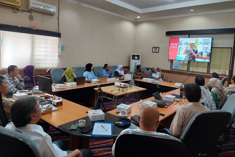 Kunjungan DPP Apindo Lampung bersama Coca Cola Europacific Partners Indonesia dan IIB Darmajaya ke LLDikti Wilayah II Palembang, Selasa (10/1/2023). Pertemuan ini membahas program UMKM Merdeka yang akan dilaksanakan pada Februari - Juni 2023 mendatang.