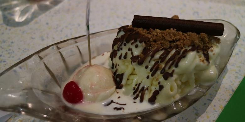 Noodle Ice Cream, salah satu hidangan favorit dan legendaris di kedai Zangrandi, Surabaya.