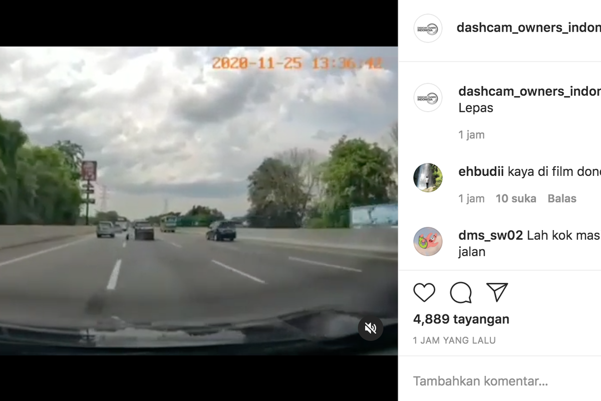 Viral, video ban lepas dari mobil MPV