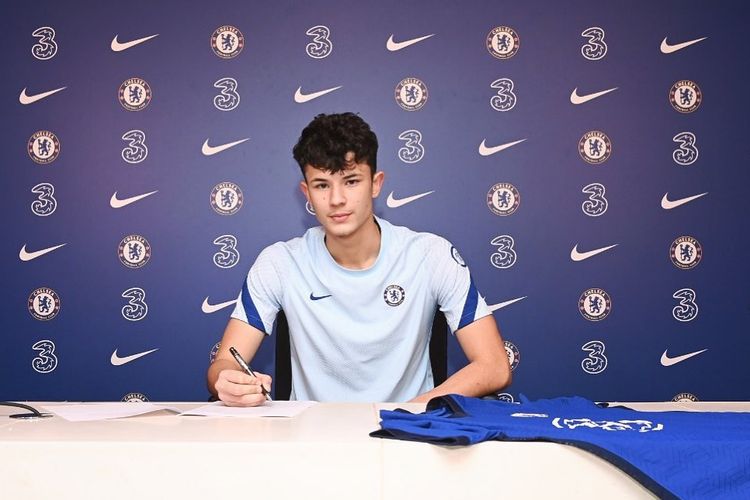 Jude Soonsup-Bell resmi tanda tangani kontrak profesional di Chelsea.