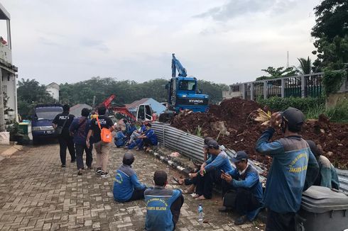 Longsor Saat Hujan, Pembangunan Turap di Melati Residence Ciganjur Diduga Kurang Perhitungan