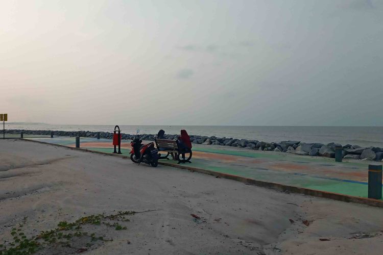 Pantai Kebang Kemilau sekitar lima kilometer sebelum pusat Koba, Bangka Tengah, Jumat (28/7/2023).