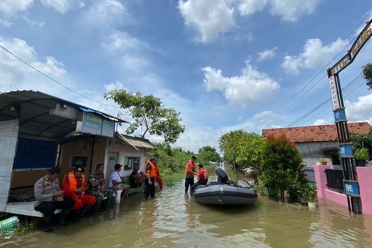 Suasana banjir di Kabupaten Kudus, Jawa Tengah, Selasa (3/1/2023).