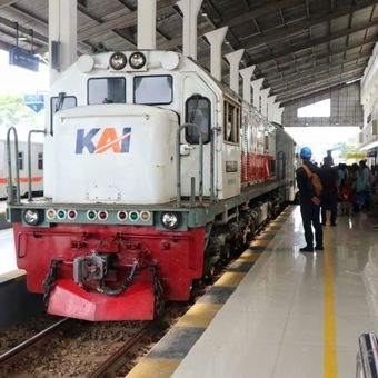 Ilustrasi kereta api. PT KAI operasikan kereta api tambahan Lebaran dengan jadwal keberangkatan 6-16 April 2024. Kereta tambahan Lebaran 2024.