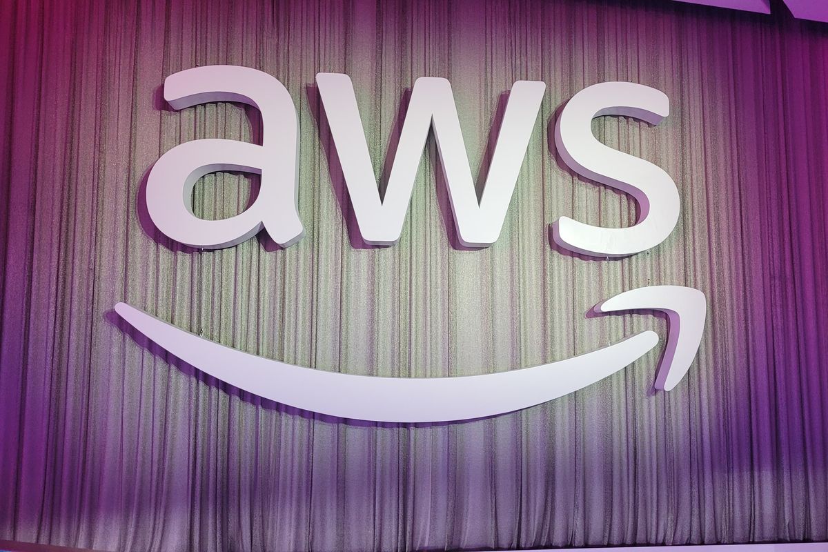 Logo Amazon Web Service (AWS).