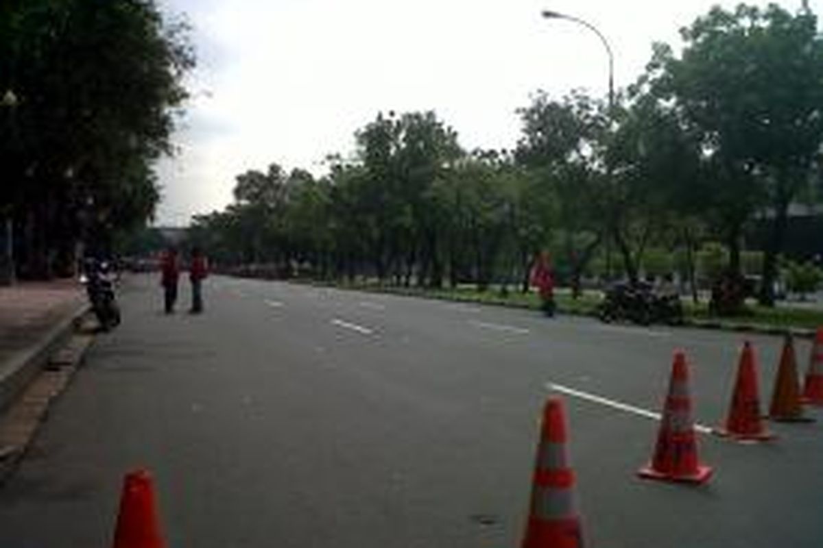 Jalan merdeka utara di tutup

Jalan medan merdeka utara dialihkan aparat kepolisian lalu lintas Polsek Gambir untuk mengantisipasi kemacetan di Istana Merdeka Jakarta, Senin (16/09/2013).