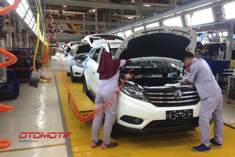 Pabrik Sokonindo Automobile di Cikande, Serang, Banten.