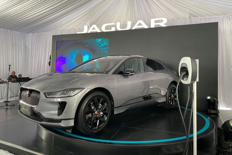 Mobil listrik Jaguar I-PACE resmi meluncur di Indonesia