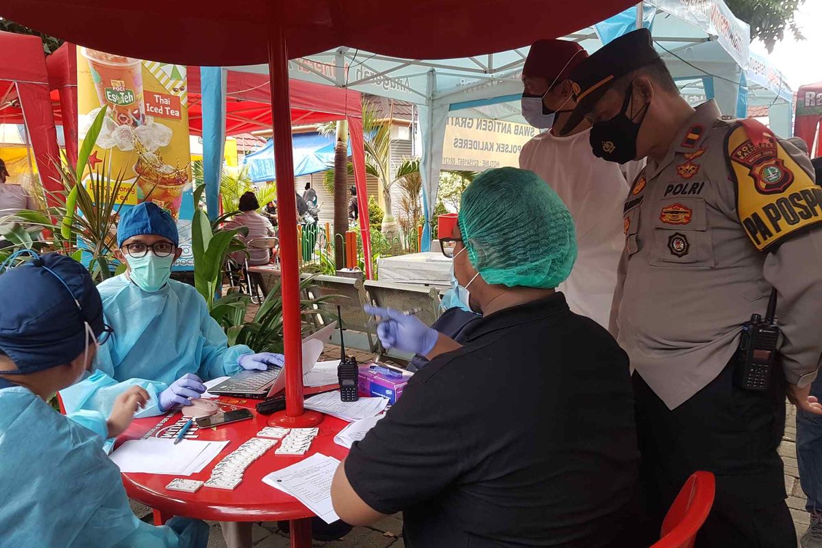 Posko rapid test Covid-19 di Terminal Kalideres yang mulai beroperasi pada Minggu (16/5/2021). Posko ini diperuntukkan bagi penumpang yang baru tiba di Terminal Kalideres pasca libur Lebaran.