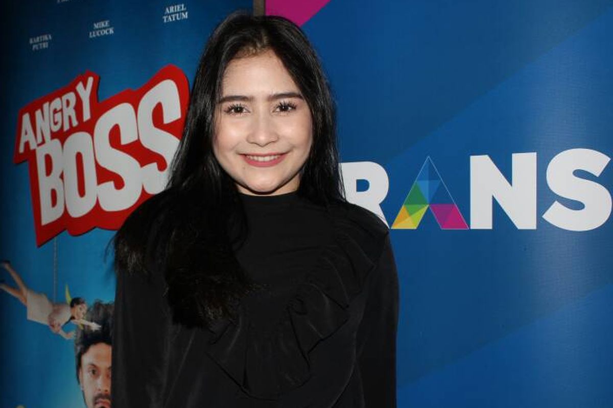 Prilly Latuconsina diabadikan saat ditemui pada jumpa pers Program Ramadan Trans TV di kawasan Senopati, Jakarta Selatan, Selasa (23/5/2017).