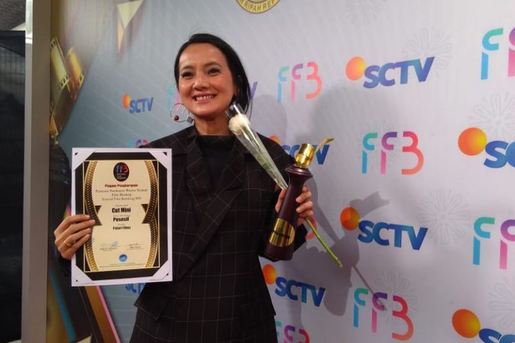 Cut Mini meraih penghargaan pembantu wanita terpuji film bioskop dalam Festival Film Bandung (FFB) 2018.