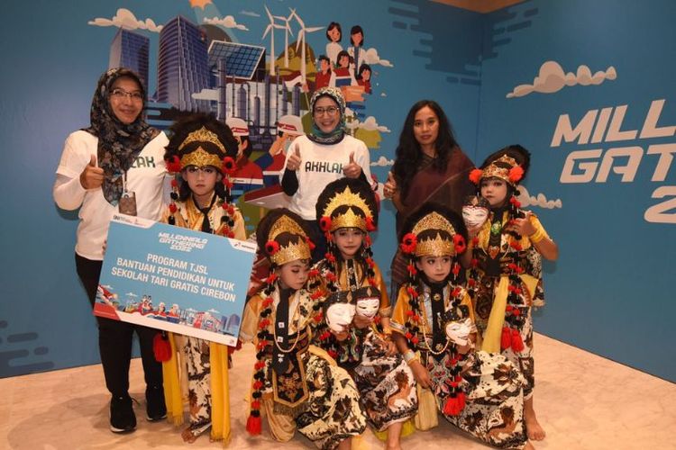 Pertamina memberikan bantuan dana operasional kepada Sekolah Tari Cirebon milik Yayasan Belantara Budaya Indonesia pada acara Millennials Gathering 2022, Rabu (27/7/2022) 