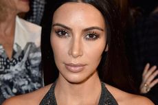 Kim Kardashian Belajar Kecantikan dan Perawatan Kulit dari Sang Ibu
