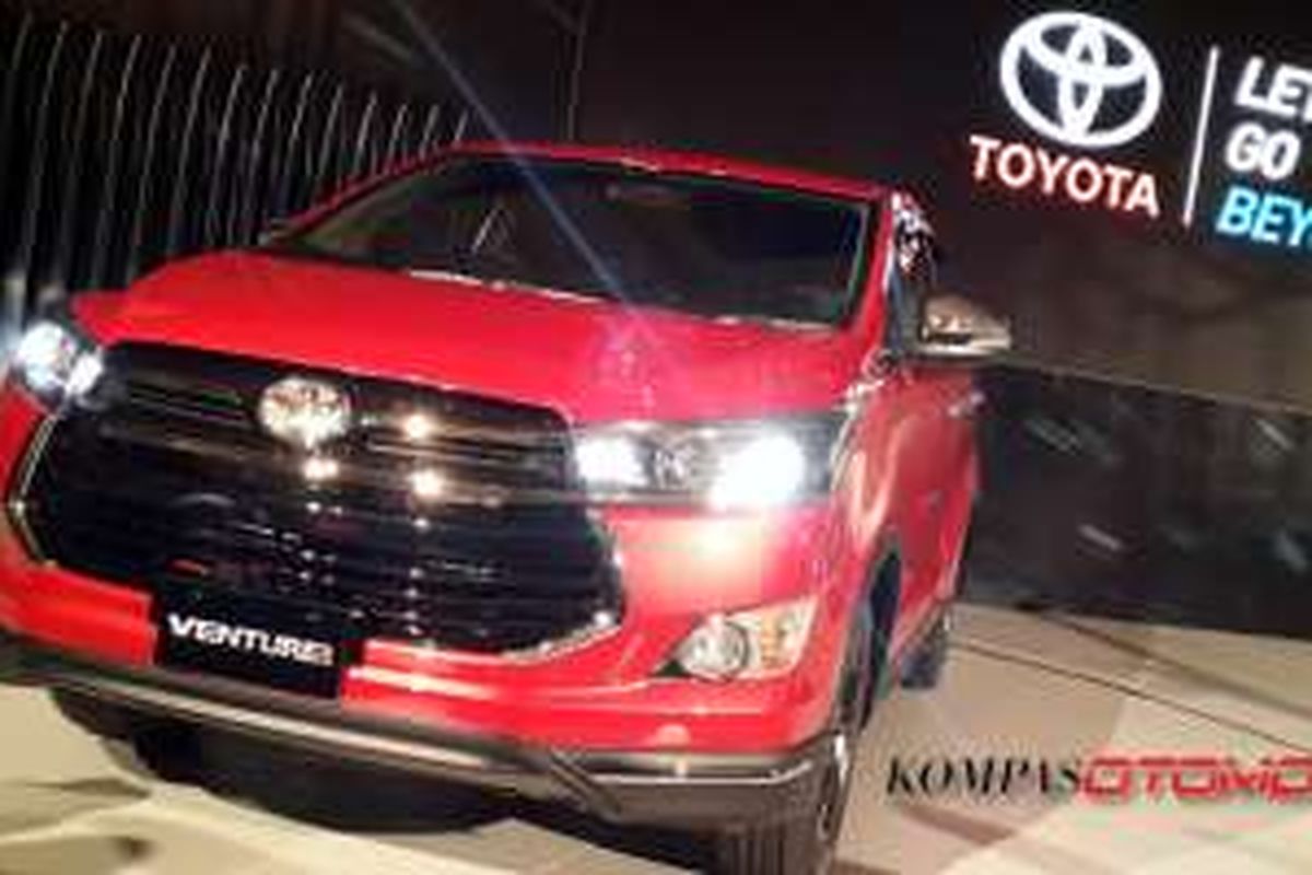 Toyota Innova Venturer menjadi tipe tertinggi dan termahal.