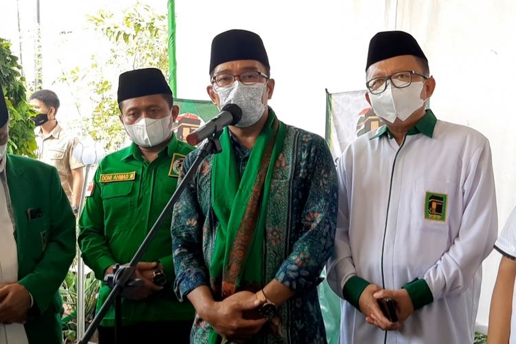 Gubernur Jabar Ridwan Kamil usai mengisi acara Musyawarah Nasional (Munas) Alim Ulama Partai Persatuan Pembangunan (PPP) di Pondok Pesantren Fadhlul Fadhlan Semarang, Jawa Tengah, Minggu (17/10/2021).