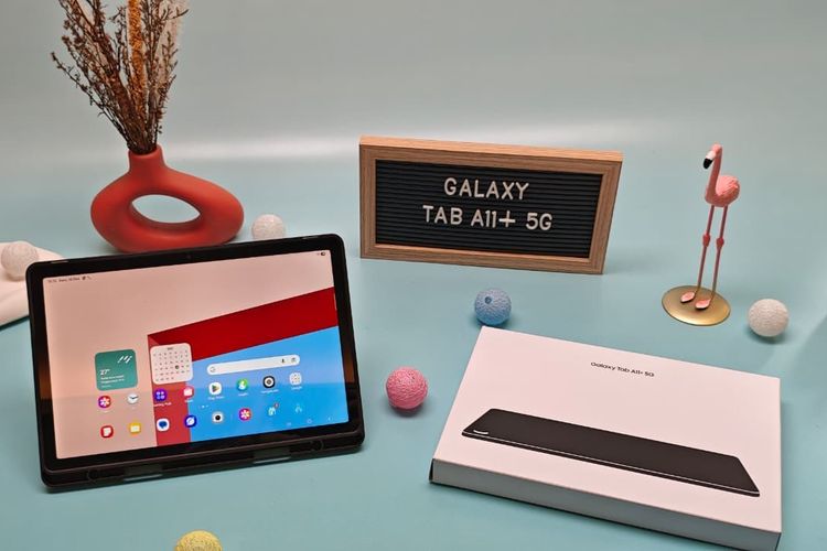 Samsung Galaxy Tab A11 Plus dan kotak kemasannya.