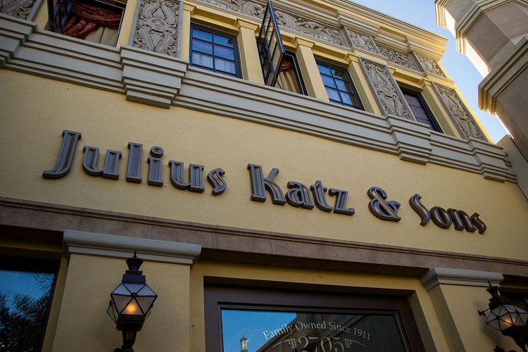 Toko Julius Katz & Sons di Disneys California 