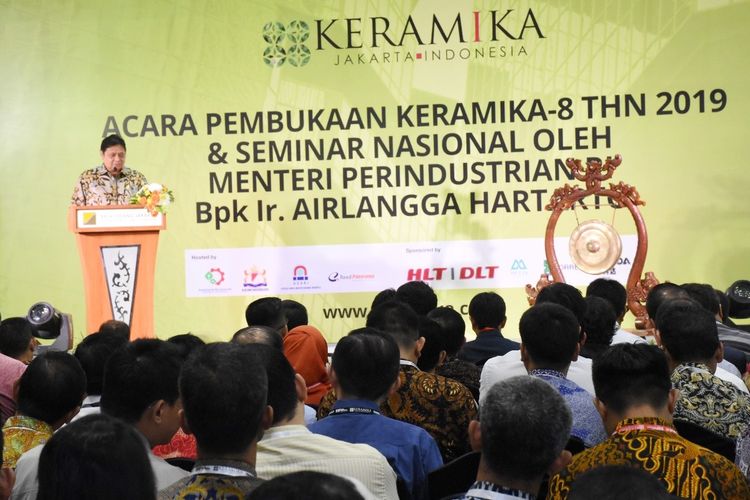 Menteri Perindustrian Airlangga Hartarto pada Pembukaan Pameran Keramika 2019 dan Seminar Nasional Peningkatan Daya Saing Industri Keramik Nasional di Jakarta, Kamis (14/3).
