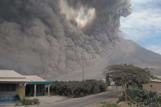 Meletus Lagi, Gunung Sinabung Lontarkan Abu Setinggi 4,2 Kilometer