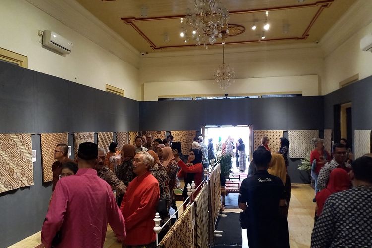 suasana ruang pameran motif sodagaran di Museum Sonobudoyo, Kota Yogyakarta, Selasa (3/10/2023)
