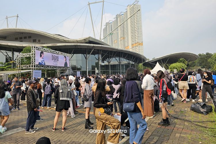 Suasana di ICE BSD jelang konser Suga BTS, Agust D Tour in Jakarta, Jumat (26/5/2023).