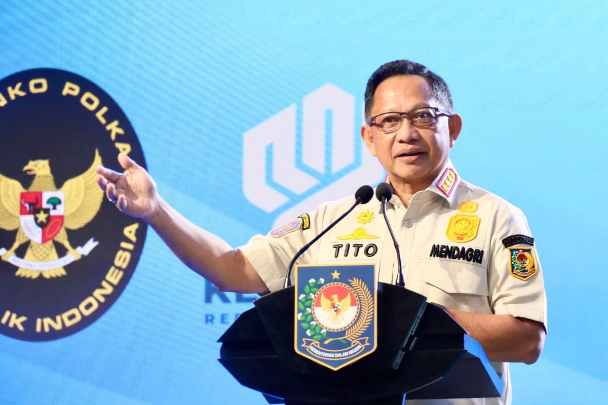 Mendagri Tito memberikan pengarahan dalam Rapat Koordinasi (Rakor) Forkopimda se-Maluku dan Nusa Tenggara, di Ballroom Merumatta Senggigi Lombok, Kabupaten Lombok Barat, NTB, Selasa (19/5/2026).