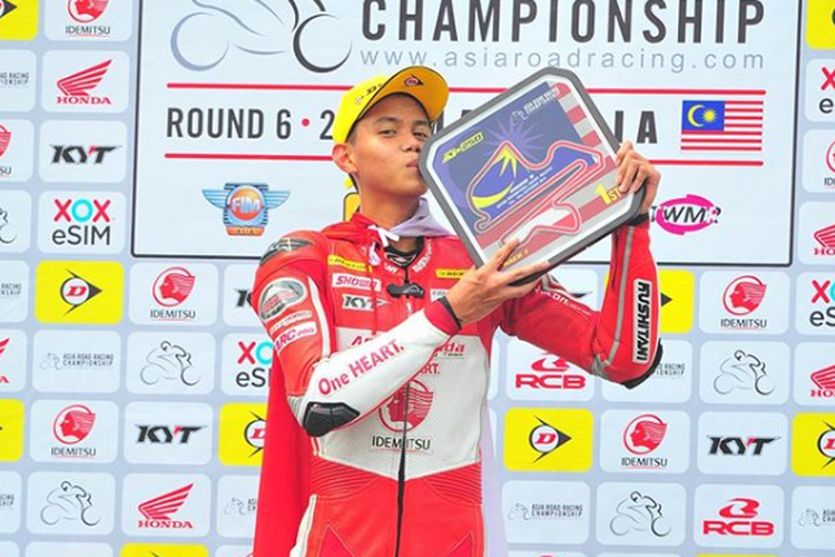 Pebalap tim Astra Honda Racing Team, Irfan Ardiansyah berhasil menjadi juara race pertama kelas AP250 Asian Road Racing Championship (ARRC) seri Malaysia, di Sirkuit Sepang, Sabtu (21/9/2019).