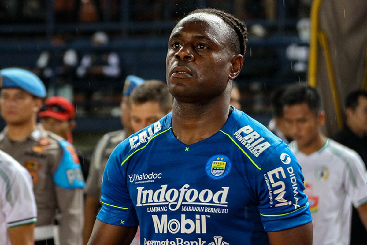 Bek Persib Bandung, Victor Igbonefo. 