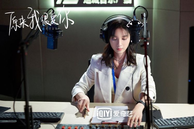 Sinopsis Crush, Kisah Cinta Penyiar dan Penulis Lagu Tunanetra