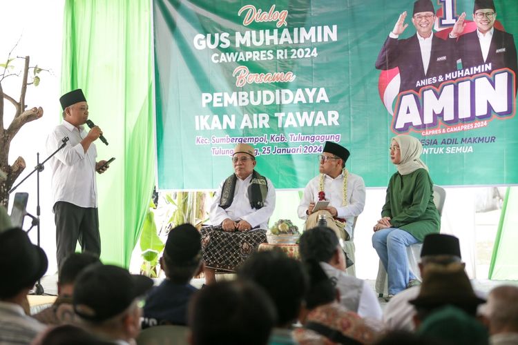 Cawapres nomor urut 1 Muhaimin Iskandar bersama Asosiasi Pembudidaya Ikan Air Tawar, Tulungagung, Jawa Timur, Kamis (25/1/2024). 