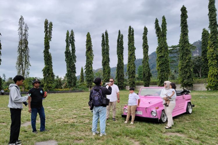 Jelajah Borobudur Naik VW Safari Klasik, Bayarnya Tinggal Scan QRIS