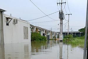 Terendam Banjir Satu Meter, Warga Menyesal Huni Perumahan Subsidi Bekasi