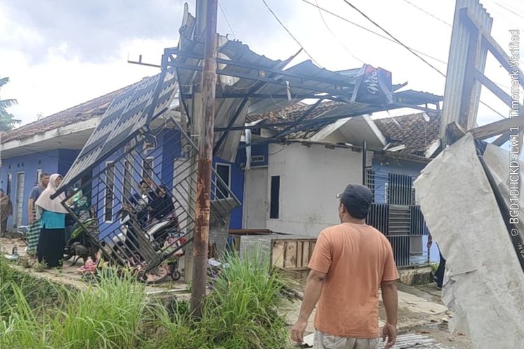Puting Beliung Landa Mekarsari Kabupaten Bandung, 22 Rumah Rusak
