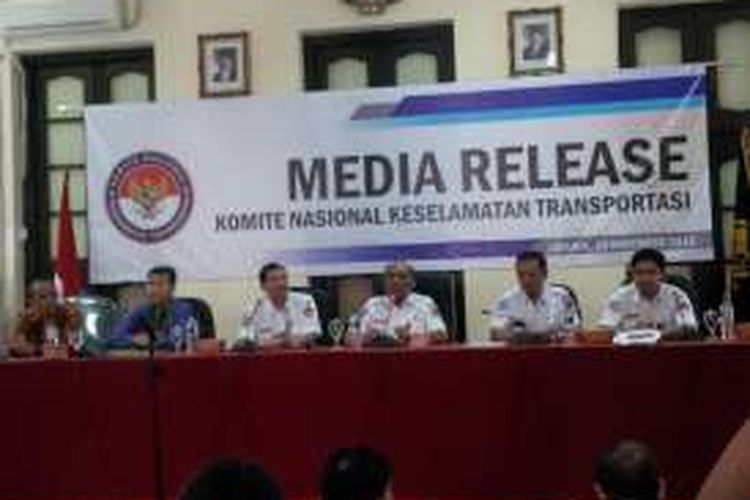 Media Release KNKT di Ruang Aula KNKT Gedung Kementerian Perhubungan (Kemenhub), Jakarta, Rabu (30/11/2016). 