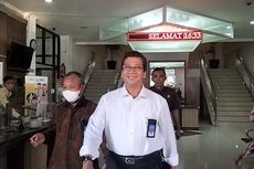 Diperiksa Kejati Jateng 7,5 Jam, Rektor UNS Jamal Wiwoho Keluar dengan Tersenyum