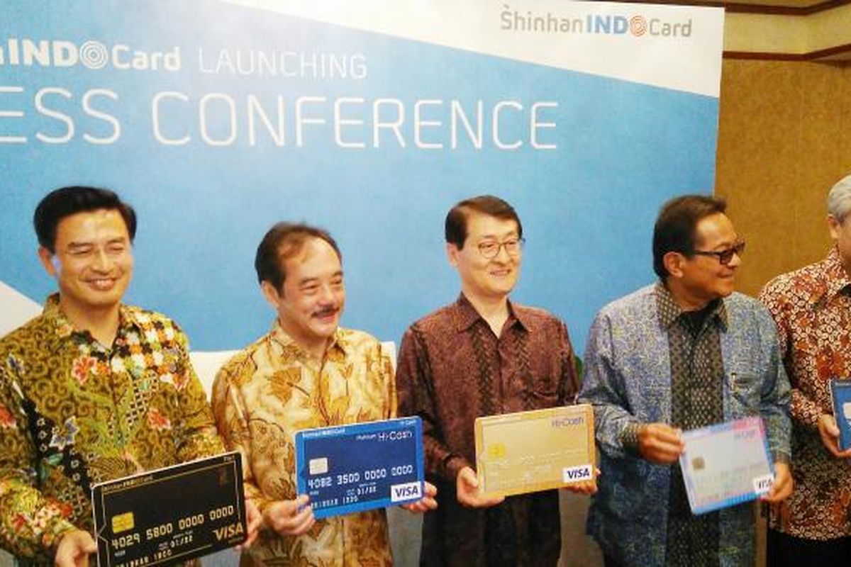 Konfrensi pers perluncuran kartu kredit PT Shinhan Indo Finance di Jakarta, Senin (6/1/2017).