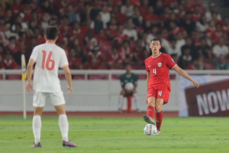 Bek Timnas Indonesia, Jay Idzes, muncul sebagai salah satu pemain paling impresif pada kemenangan 1-0 Garuda atas Vietnam di laga Ronde Kedua Kualifikasi Piala Dunia 2026 di SUGBK pada Kamis (21/3/2024).