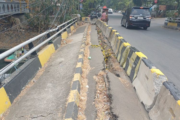Khawatir Ada Korban, Warga Minta Jembatan Rusak di Kelapa Gading Jakut Diperbaiki