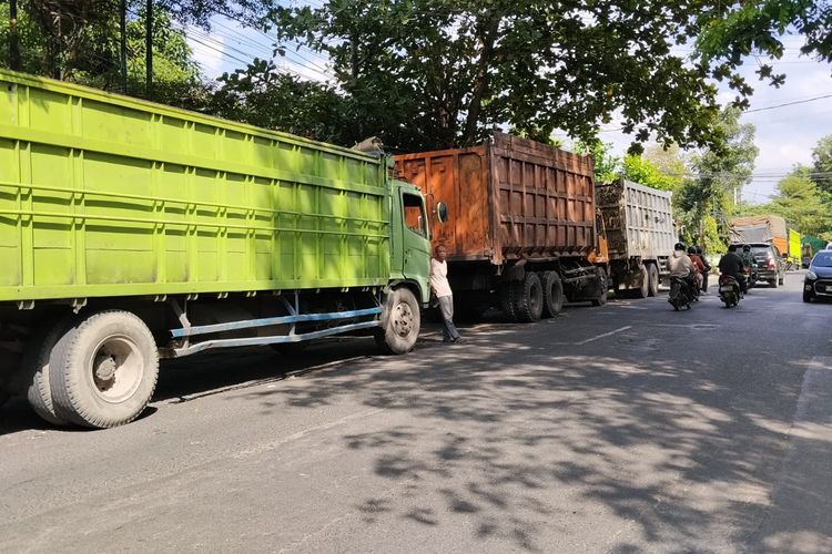 Antre Solar hingga 10 Jam, Sopir Truk di Bandar Lampung Kehilangan Sehari Kerja