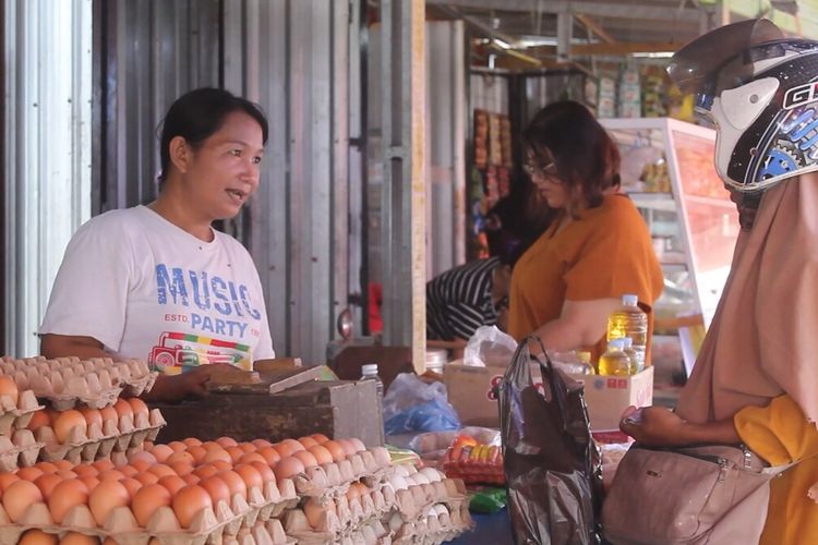 (SULSEL)Stok Melimpah Harga Telur di Parepare Turun