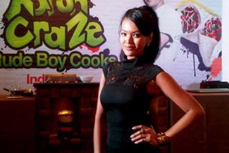 Farah Quinn menjadi salah satu tamu yang turut menikmati menu sajian Chef Aaron Craze di Hotel Le Meridien, Jakarta, Rabu (29/5/2013).