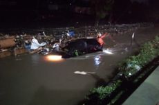 Hujan Deras di Bogor: Ada Motor Hanyut, Mobil Terjebak Banjir 1,5 Meter 
